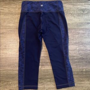 Athleta cropped purple yoga leggings size Small